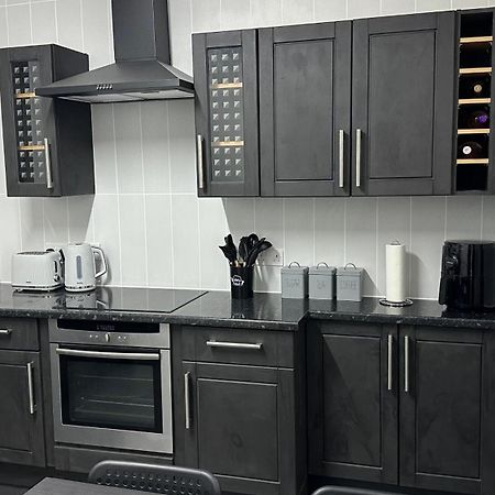 Modern 2 Bed Near Turf Moor Football Stadium, Parks, Canal And Lake Бёрнли Экстерьер фото